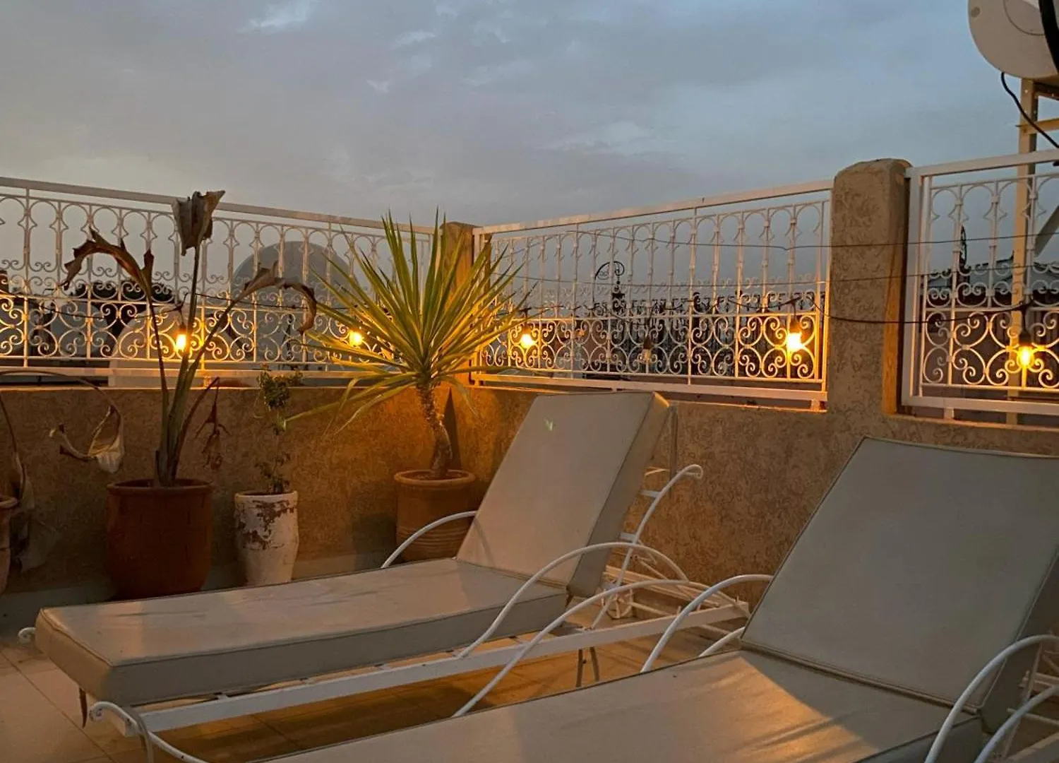 Riad With Outdoor Swimming Pools Marakeş Fas