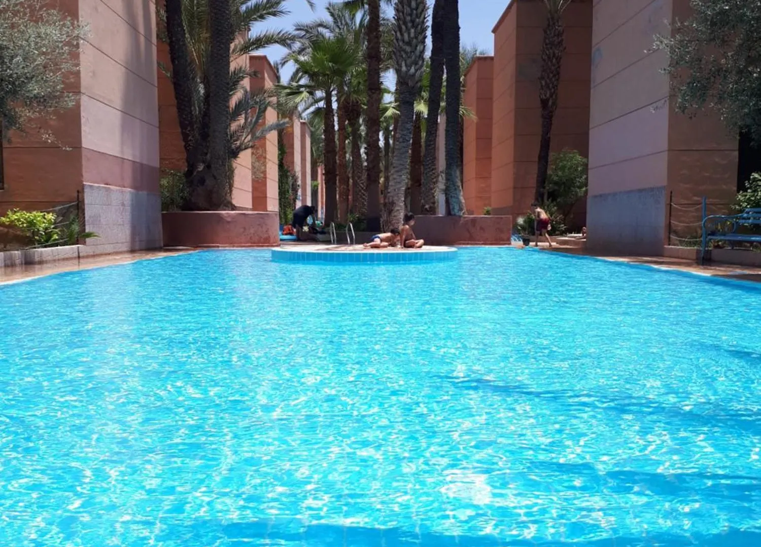 Riad With Outdoor Swimming Pools Marakeş 0*,