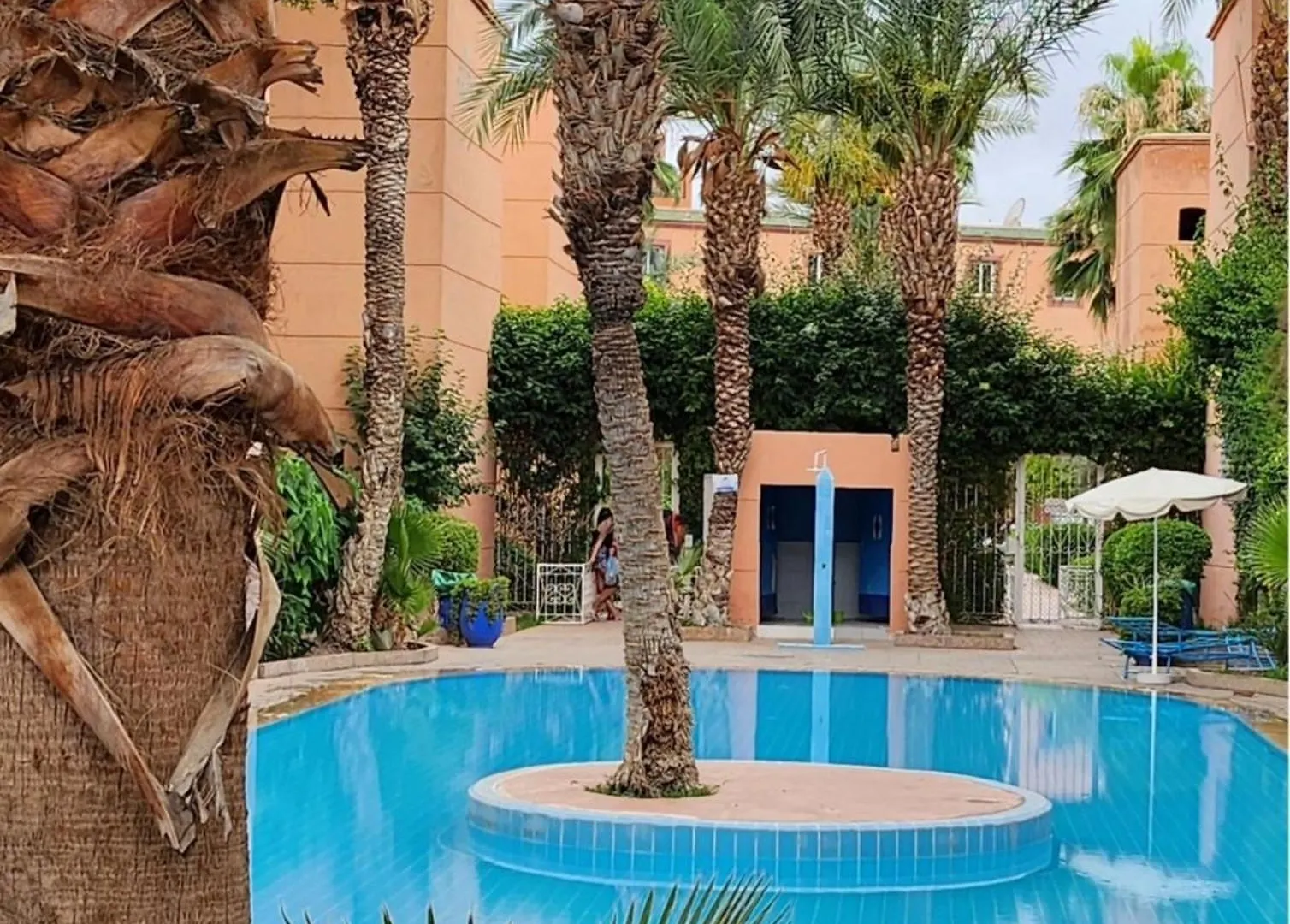 Riad With Outdoor Swimming Pools Marakeş